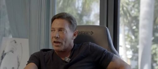 Jordan Belfort, il vero Wolf of Wall Street, durante l'intervista a Gurulandia | Immagine: YouTube