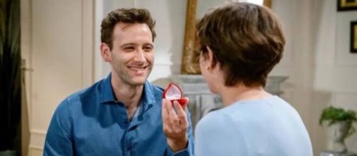 Julian e Eleni in una scena di Tempesta d'amore © Rete 4.