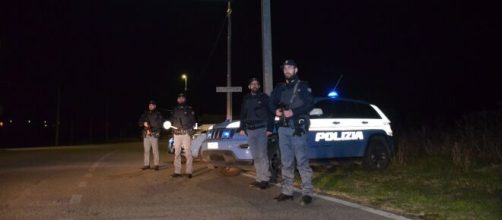 Operazione di Polizia di Stato a Cutro - © Facebook / Questura di Crotone.