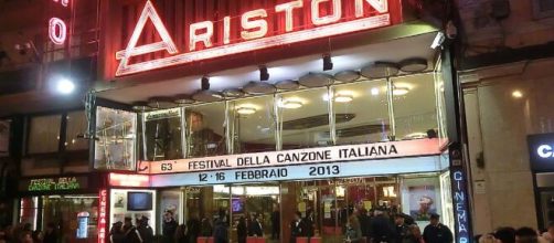 L'esterno del teatro Ariston di Sanremo © Wikimedia Commons