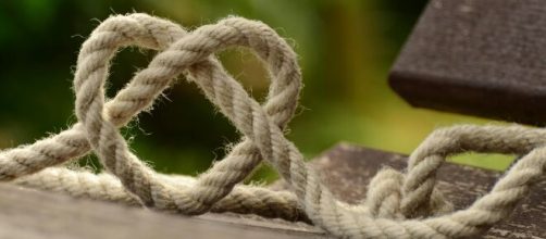 Una corda a forma di cuore © Pexels.com