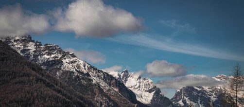 Paesaggio di montagna innevato © Pexels