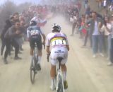 Tadej Pogačar e Tom Pidcock alla Strade Bianche - © Screenshot Eurosport.