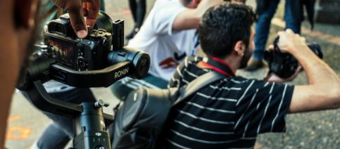 Contratti equi ed un pubblico maggiormente informato per rilanciare il giornalismo