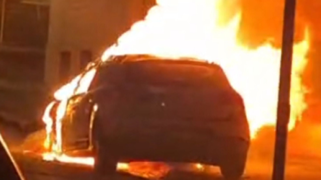 Auto in fiamme a Reggio Calabria - © Youtube.