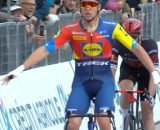 Jonathan Milan vince a Follonica- © Screenshot Eurosport