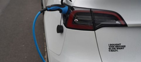 Fratoianni e la Tesla, il caso si accende. Piccolotti: 'Ce ne libereremo'