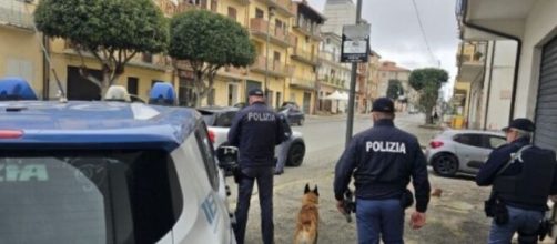 Intervento della Polizia di Stato - © Facebook / Questura di Crotone.