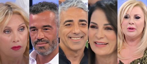 Sabrina, Sebastiano, Giuseppe, Marisa e Tina Cipollari - screenshot © Canale 5.