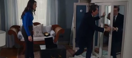 Tarık Yenersoy (Mustafa Uğurlu) e Yeşim Denizeren (Asena Girişken) © Aldatmak (Tradimento) Mediaset