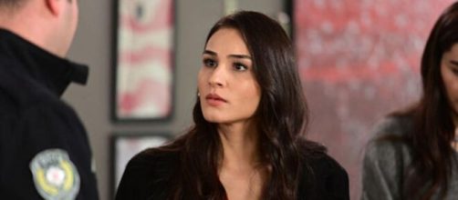 Yesim in una scena di Tradimento © Mediaset.