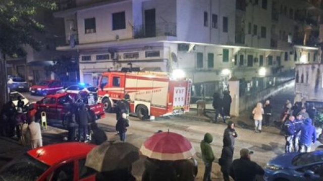 Soccorritori nella zona dei Campi Flegrei