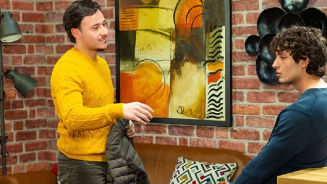 Vinicio Gagliotti (Carlo Caracciolo) insieme a un suo misterioso amico &copy; Un Posto al Sole Rai.