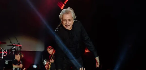 Nino D'Angelo durante un concerto - © Facebook / Nino D'Angelo