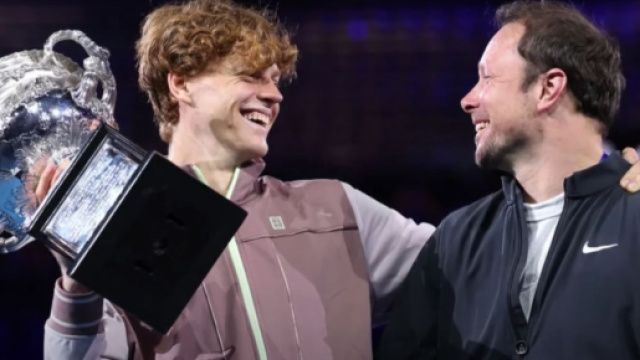 Alex Vittur con Jannik Sinner. © Immagine YouTube Tie Break
