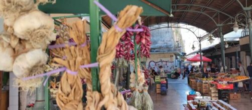 Il mercato nel centro della città di Crotone - © Francesco Trabassi
