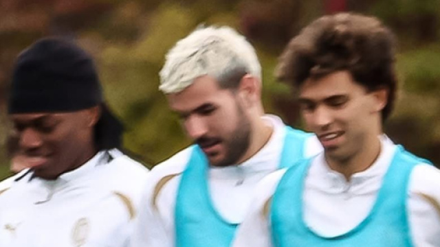 Leao con Felix e Theo durante un allenamento © profilo Facebook AcMilan