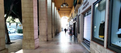 I portici nel centro della città di Crotone - © Francesco Trabassi
