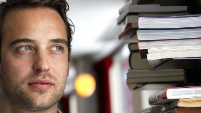 Nella foto lo scrittore Joël Dicker - © picture alliance / dpa
