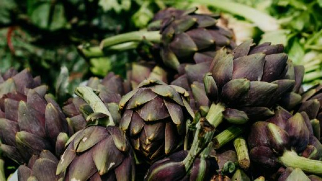 Diversi carciofi © Foto pexels.com