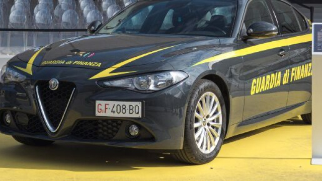 Una vettura della Guardia di Finanza &copy; Immagine Wikimedia