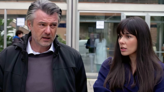 Michele Saviani (Alberto Rossi) e Rossella Graziani (Giorgia Gianetiempo) Screenshot di © Un Posto al Sole Rai