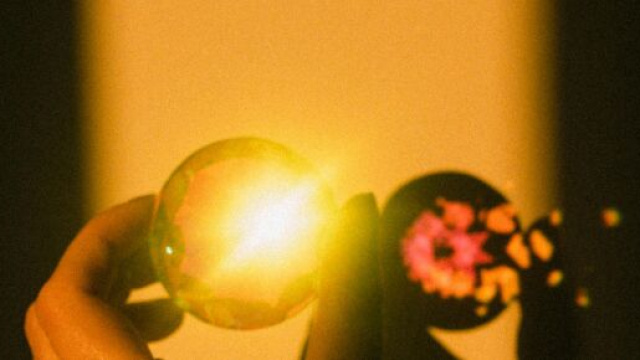 Pietra luminosa per divinazione- © Pexels