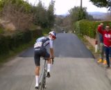 Tom Pidcock alla Strade Bianche - © Screenshot Eurosport.