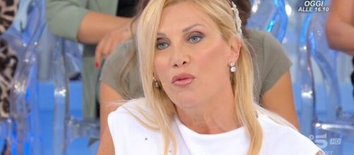 Sabrina Zago durante una puntata di Uomini e donne © Mediaset.