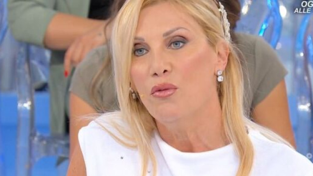 Sabrina Zago durante una puntata di Uomini e donne © Mediaset.