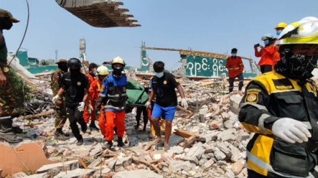 I danni causati dal violento terremoto in Myanmar © X.com account di Hnin Zaw