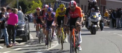Filippo Ganna impegnato al Giro delle Fiandre - © Screenshot Eurosport.