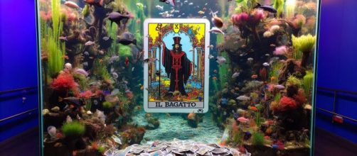 Immagine raffigurante l'Acquario con la carta del Bagatto, simbolo di nuove possibilità. © Immagine creata con Dall-E