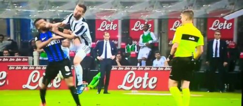 Miralem Pjanic e Rafinha in Inter-Juventus del 2018. Foto © Sky Sport