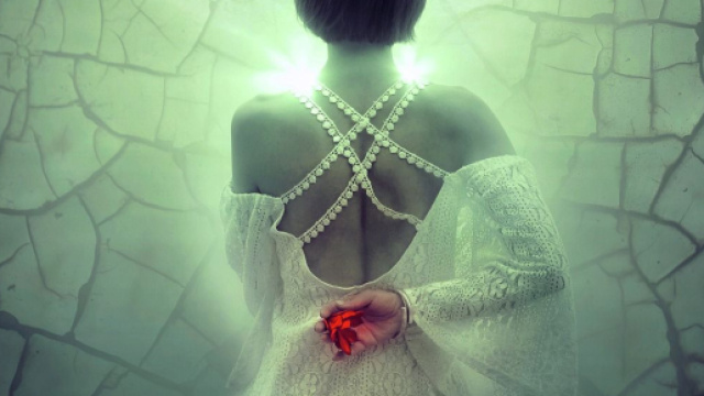 Figura di donna con una sorpresa da fare - © Pixabay