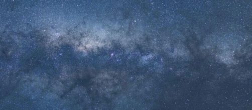 Le stelle nel cielo azzurro © Pixabay