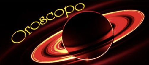 Saturno con i suoi anelli e la scritta 'oroscopo' - © Roberta Carsoli