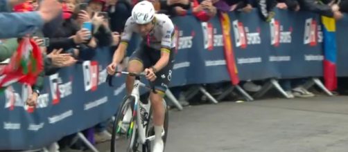 Tadej Pogačar sul Muro di Huy - © Screenshot Eurosport.