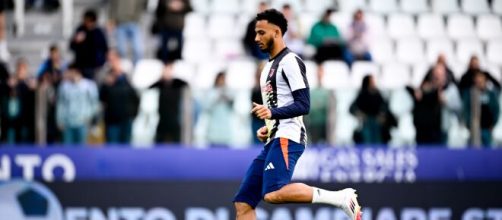 Lloyd Kelly con la palla al piede © Juventus FC