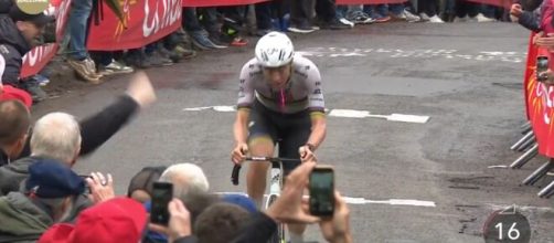 Ciclismo, Tadej Pogačar alla Freccia Vallone - © Screenshot Eurosport.