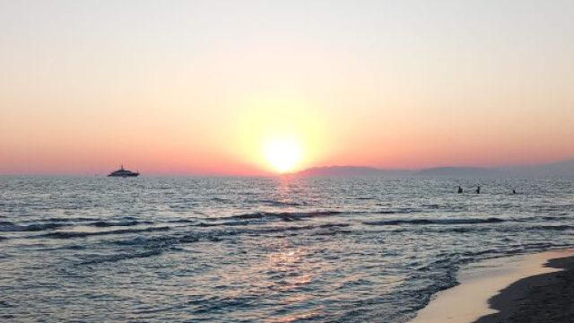 Foto di una spiaggia al tramonto © Flavia Castellini
