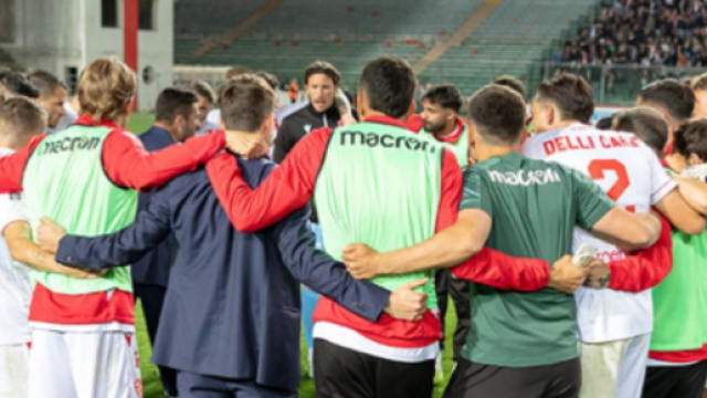 Il Padova in campo allo stadio Euganeo &copy; Instagram