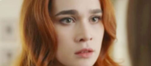 Selin di Tradimento © screenshot Canale 5.