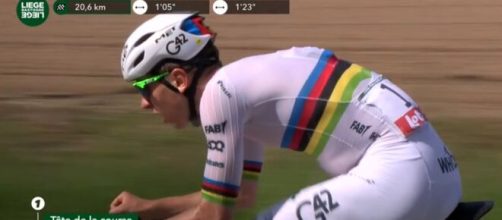 Tadej Pogačar alla Liegi-Bastogne-Liegi © Screenshot Eurosport