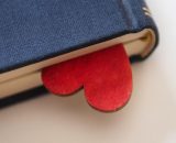 Un cuore tra le pagine di un libro (© Pixabay.com).
