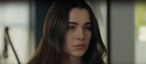 Oylum Yenersoy (Feyza Sevil Güngör) © Aldatmak (Tradimento) Mediaset