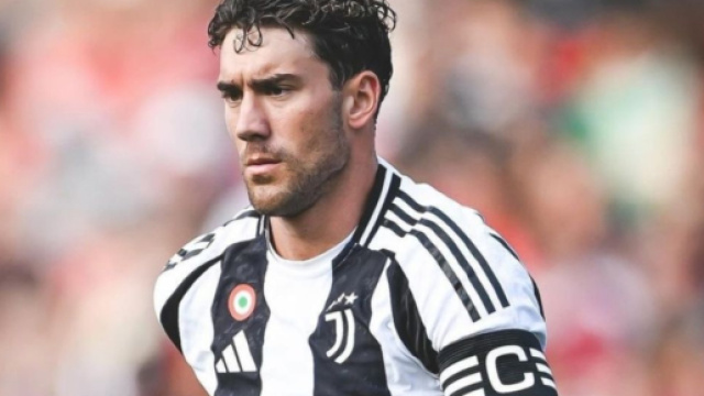 Dusan Vlahovic con la divisa della Juventus (&copy; Instagram)