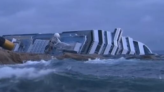 La Costa Concordia a naufragio avvenuto - Screenshot &copy; YouTube