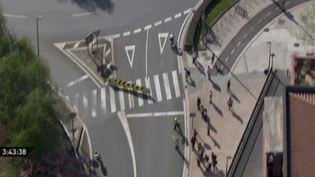 L'errore di percorso di Alex Aranburu - © Screenshot Eurosport.