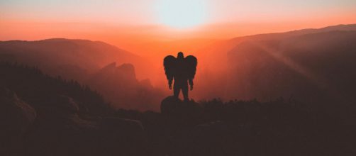 Ombra di angelo al tramonto-Pexels
